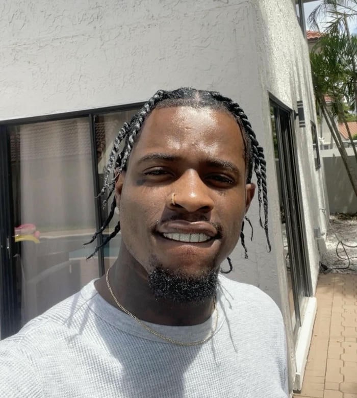 Meme anh da đen biểu cảm vui vẻ