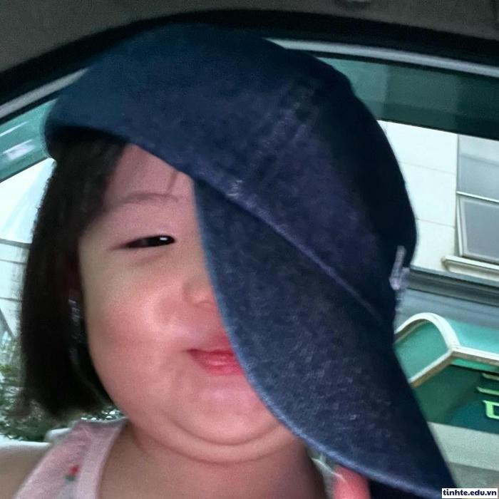 Meme baby hài hước