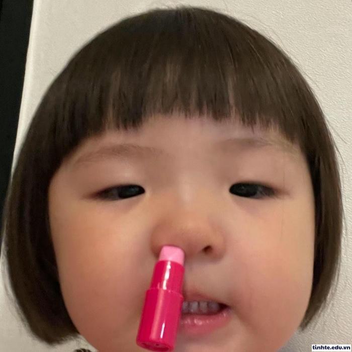 Meme em bé lan truyền