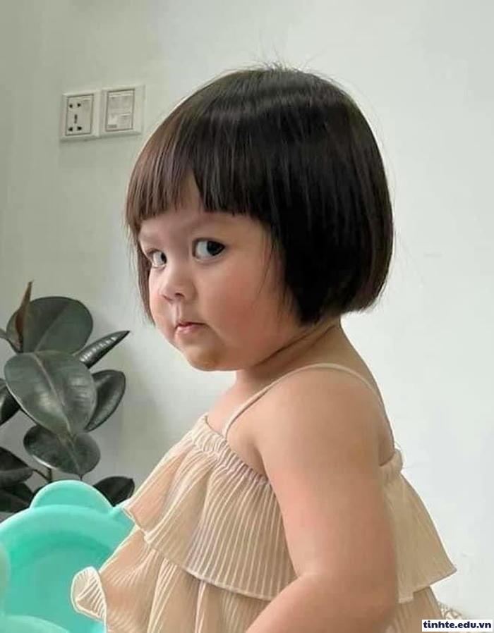 meme đáng yêu lườm