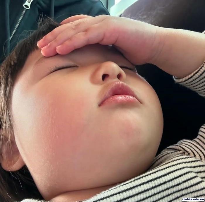 meme đau đầu đáng yêu