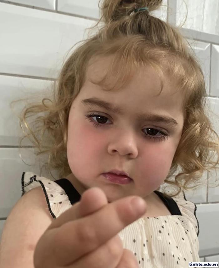 meme thả tim biểu cảm mạnh