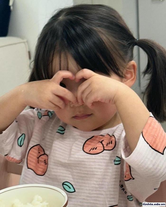 meme thả tim siêu đáng yêu