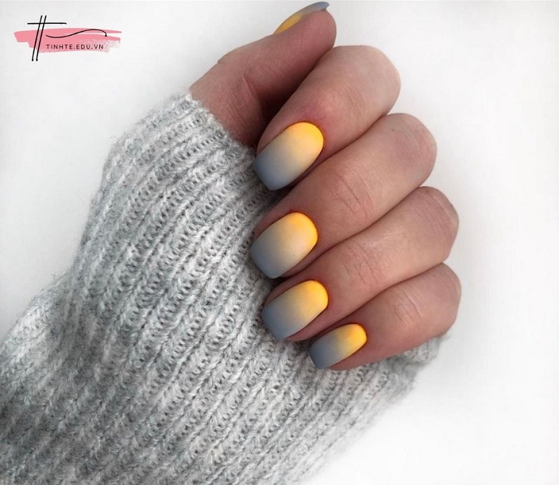 Mẫu nail màu Ultimate Gray và Illuminating 2