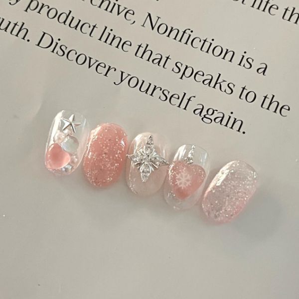 Mẫu nail box đính đá màu hồng ngọt ngào