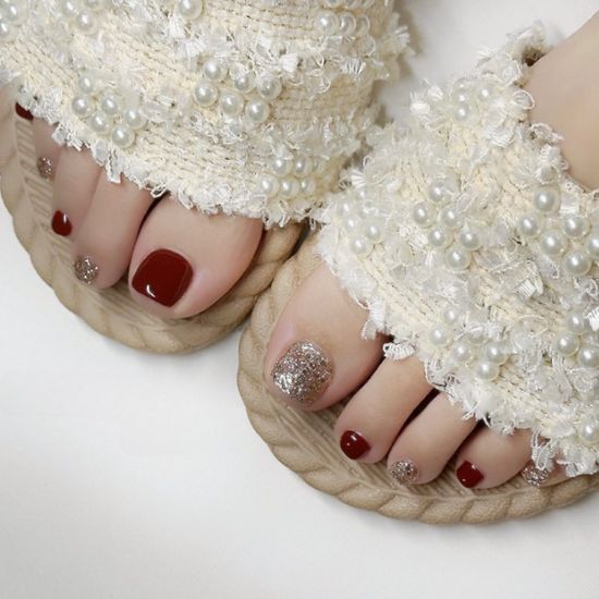 Các mẫu nail chân cô dâu ánh nhũ tone đỏ