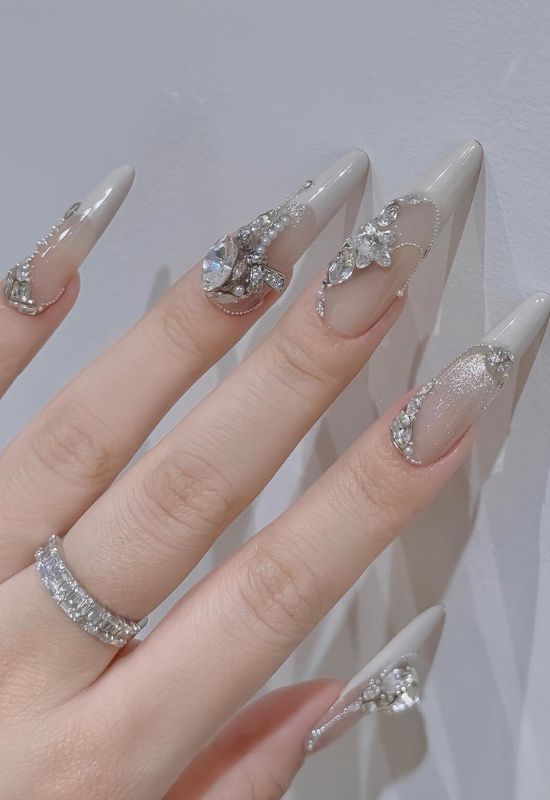 Nails dài đính đá cô dâu