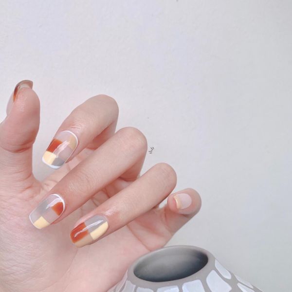 Mẫu nail Hàn Quốc đơn giản pha màu sáng tạo