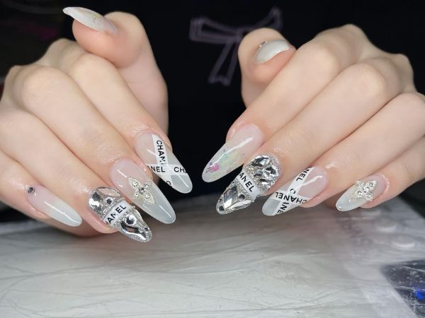 Nail xà cừ là gì?