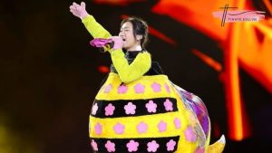 Nữ ca sĩ tài năng ẩn mình sau lớp mặt nạ - Ong Bây Bi là ai?