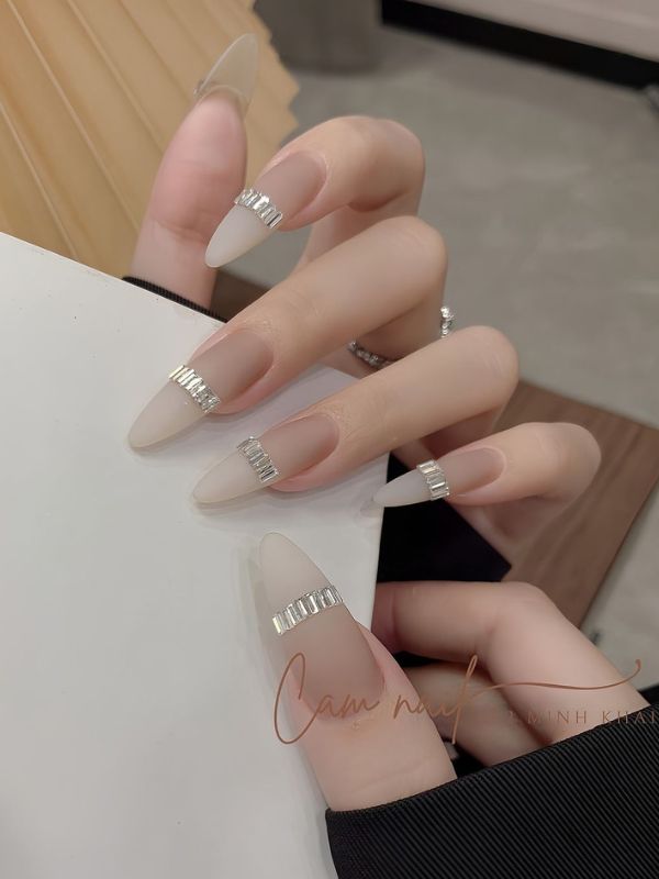 Các mẫu nail dài thanh lịch 8