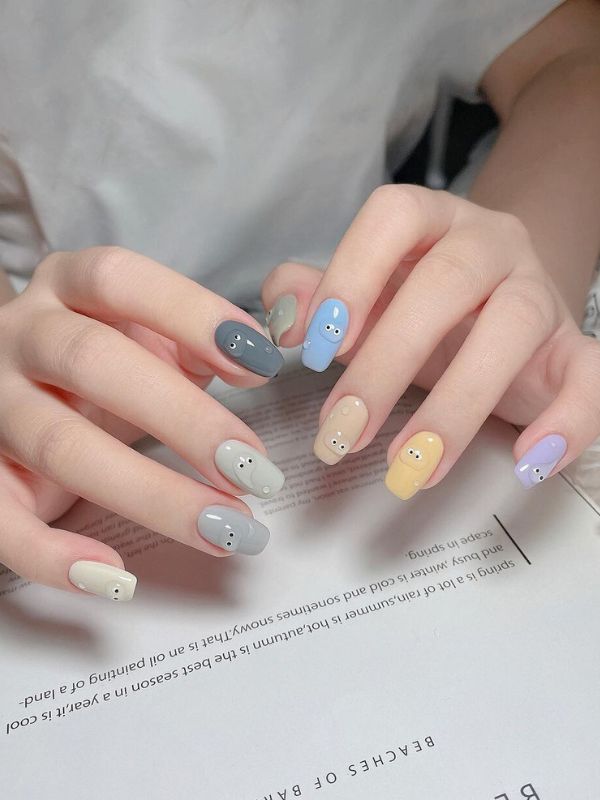 Nail cho học sinh vẽ họa tiết đơn giản 11