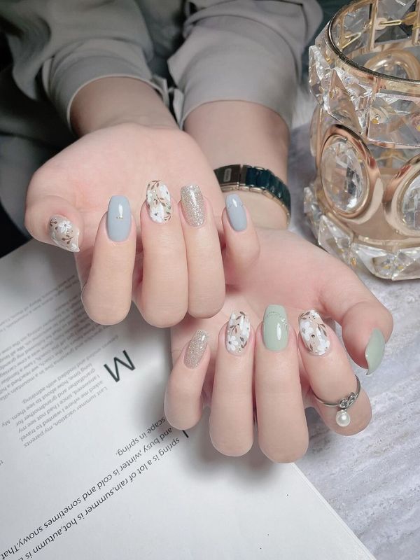 Nail cho học sinh vẽ họa tiết đơn giản 4