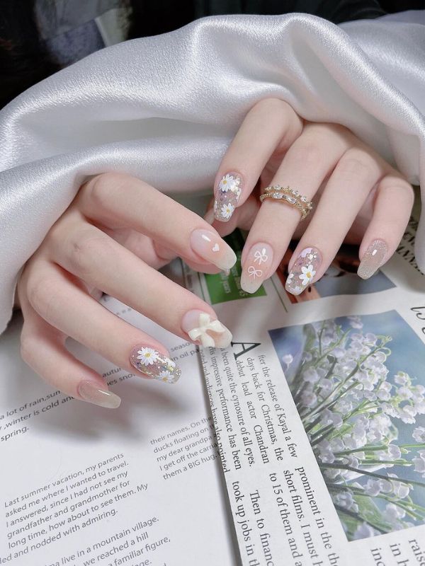 Nail cho học sinh vẽ họa tiết đơn giản 8