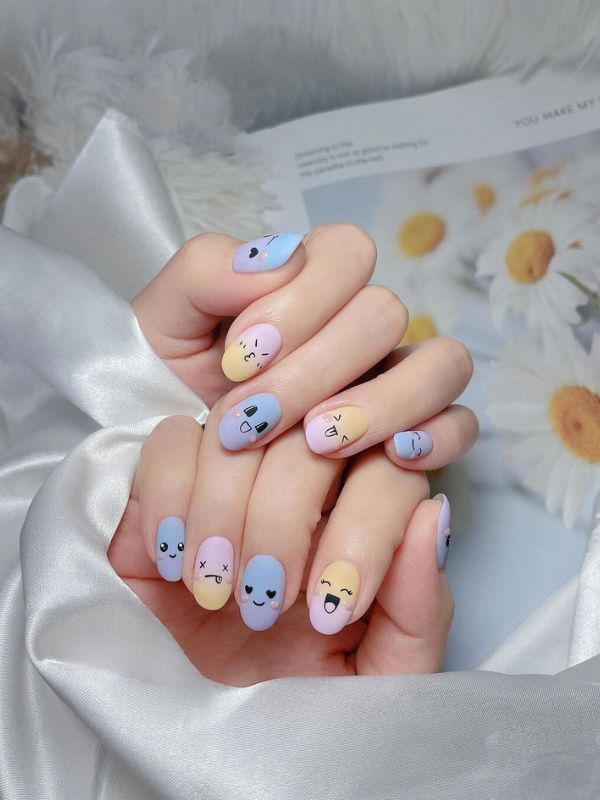 Nail cho học sinh vẽ họa tiết đơn giản 10