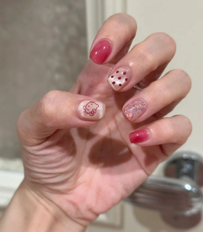 Các mẫu nail cho móng ngắn nền trong