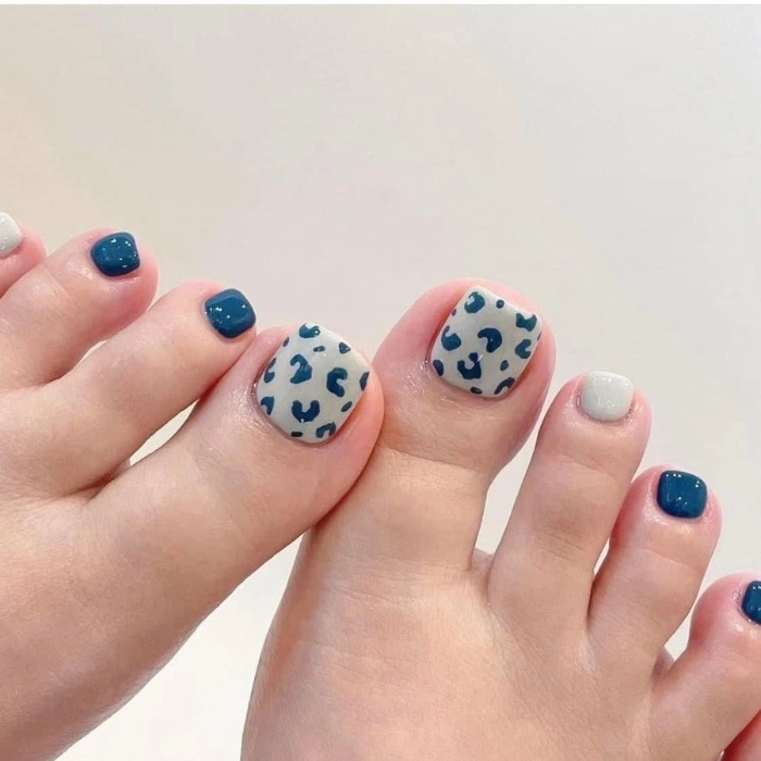 Các mẫu sơn gel móng chân tone lạnh