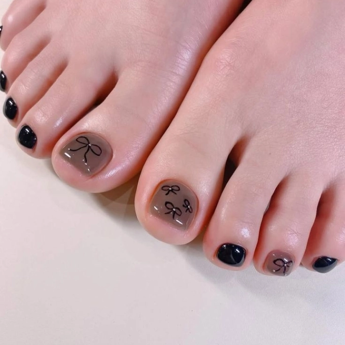 Mẫu móng chân sơn gel ánh trăng
