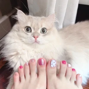 Mẫu nail chân màu hồng cute cho hè