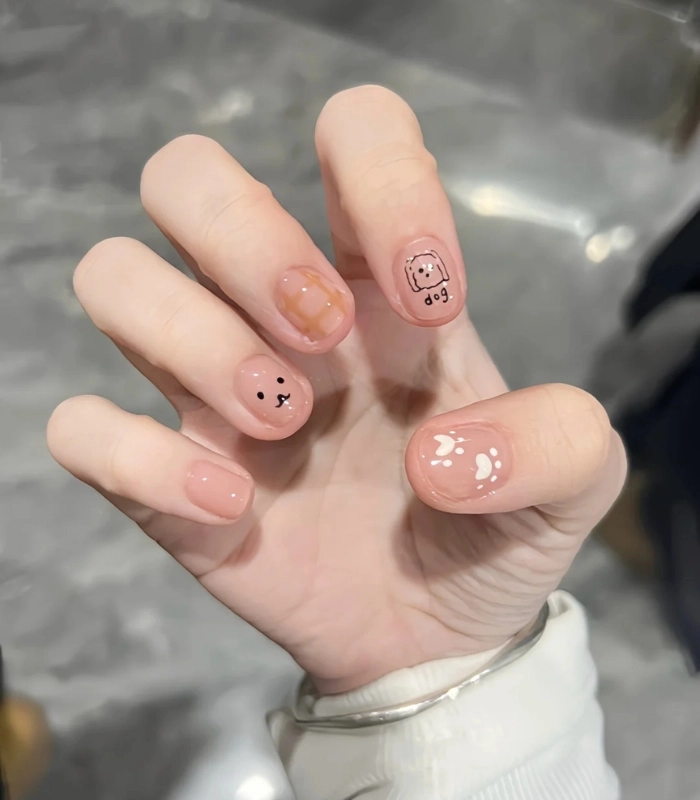 Mẫu nail đẹp cho móng tay ngắn kẻ sọc