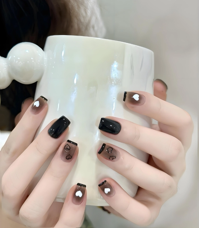 Mẫu nail đẹp cho móng tay ngắn mix màu