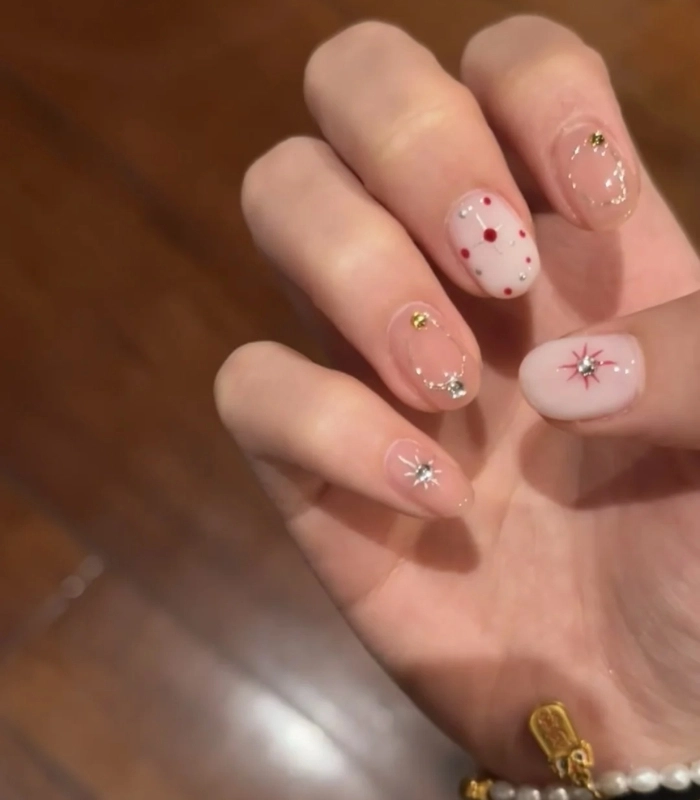 Mẫu nail đẹp dành cho móng ngắn trong suốt