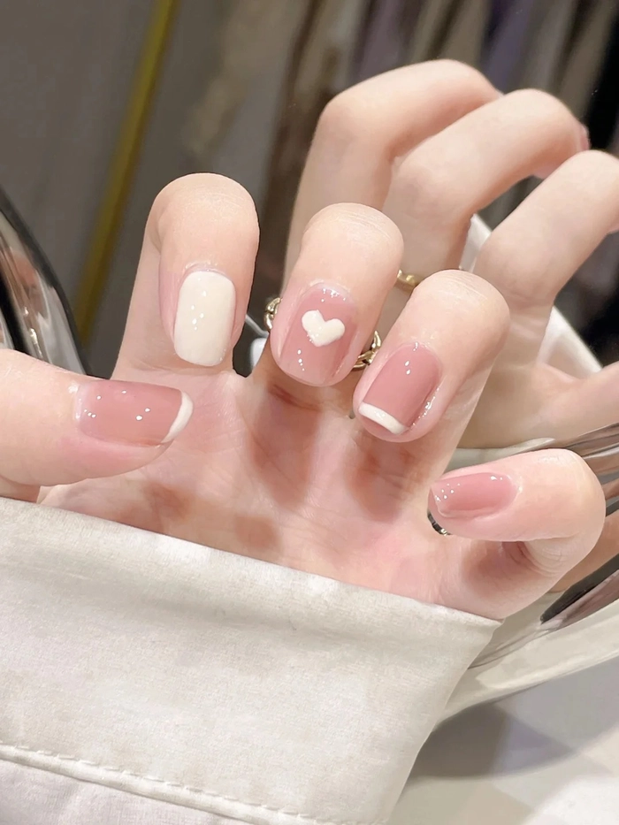 Mẫu nail hồng viền trắng cuốn hút