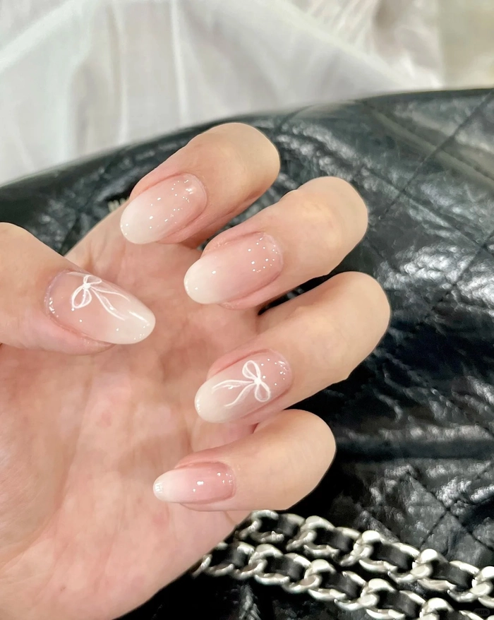 Mẫu nail ombre trắng hồng đẹp