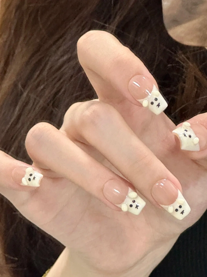 Mẫu nail trắng hồng cute nhẹ