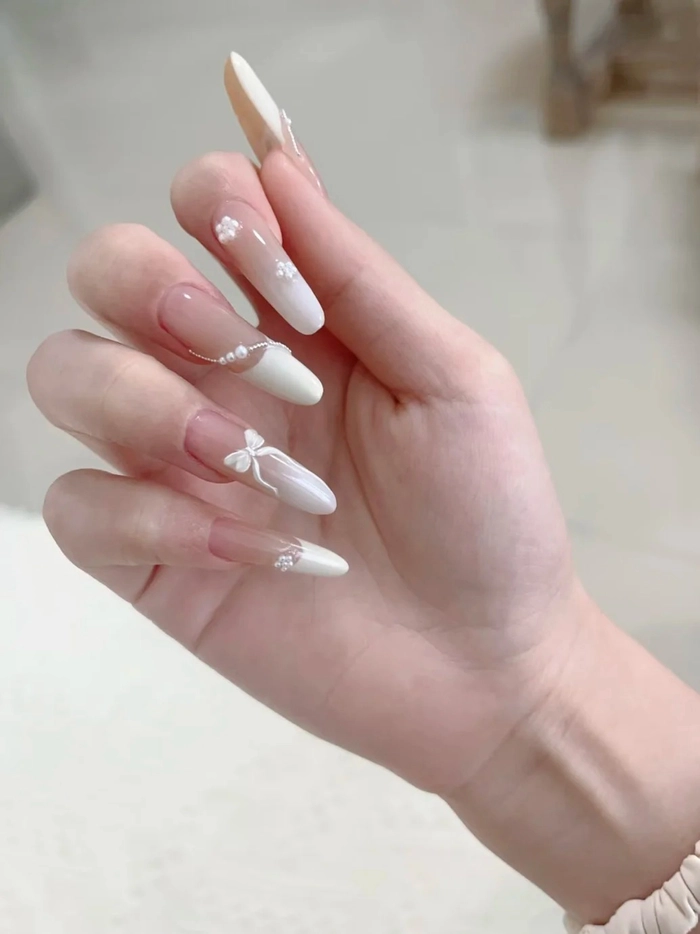 Mẫu nail trắng hồng kiểu gel