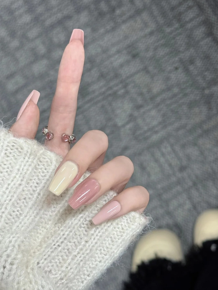 Mẫu nail trắng hồng tự nhiên