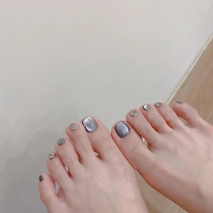 Mẫu nail xám họa tiết độc đáo