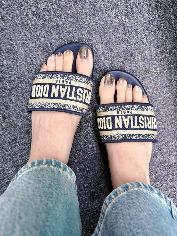 Mẫu nail xám ombre cực xinh