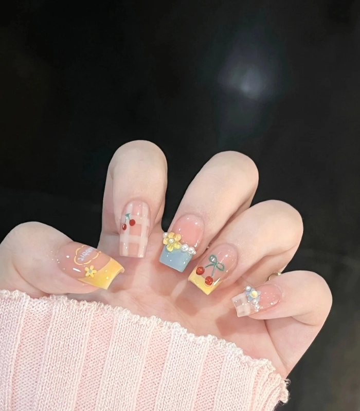 Mẫu nail xinh cho móng ngắn họa tiết trái tim