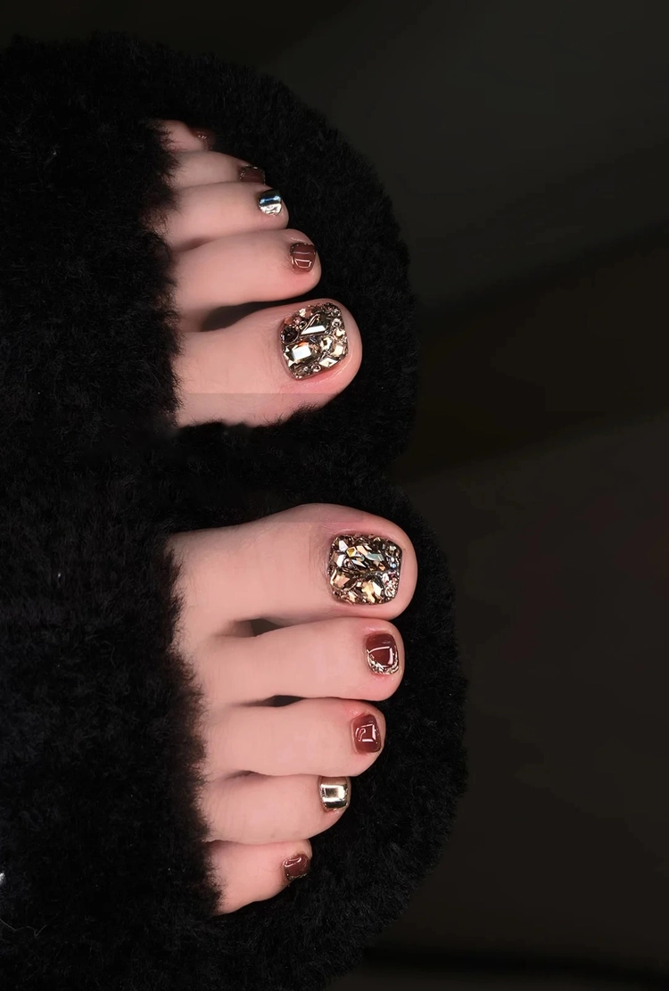Nail chân đá khối phối màu tối