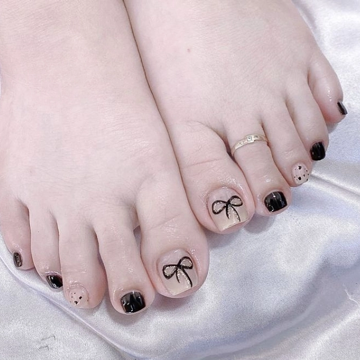 Nail chân màu sáng cho da ngăm
