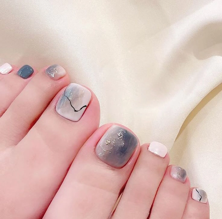 Nail màu xám trắng mix bạc