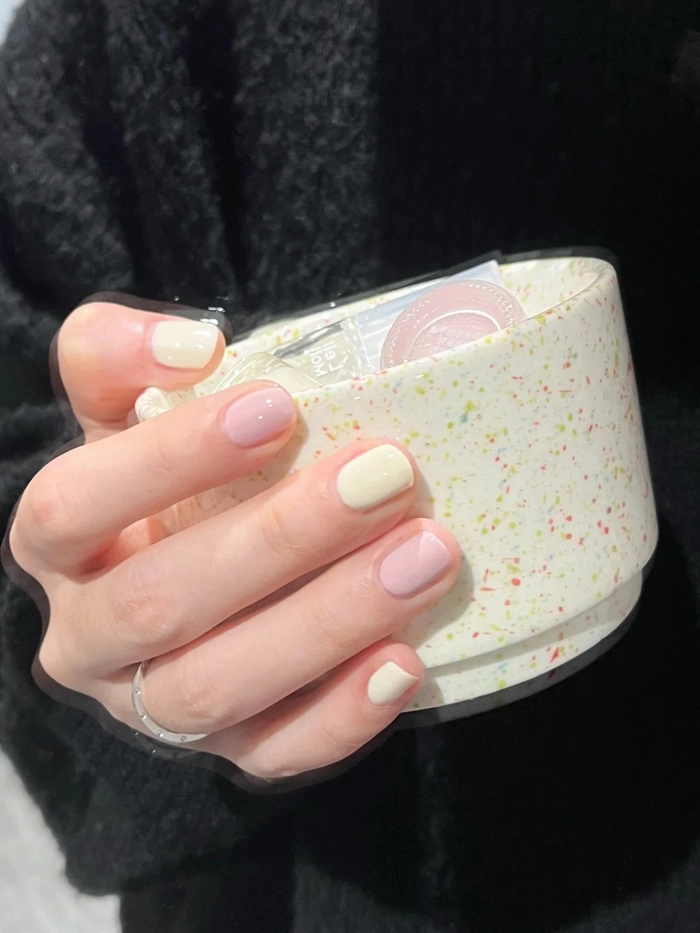 Nail tone trắng hồng cho tiệc cưới đơn giản