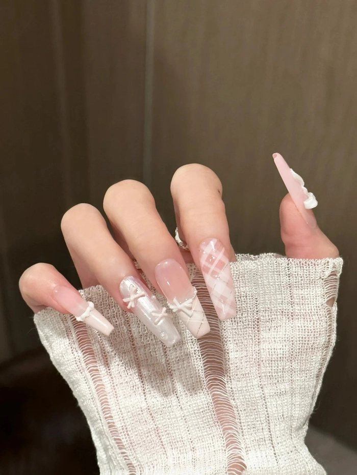 Nail trắng hồng đi tiệc đẹp