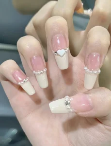 Nail trắng hồng nhẹ tay dài