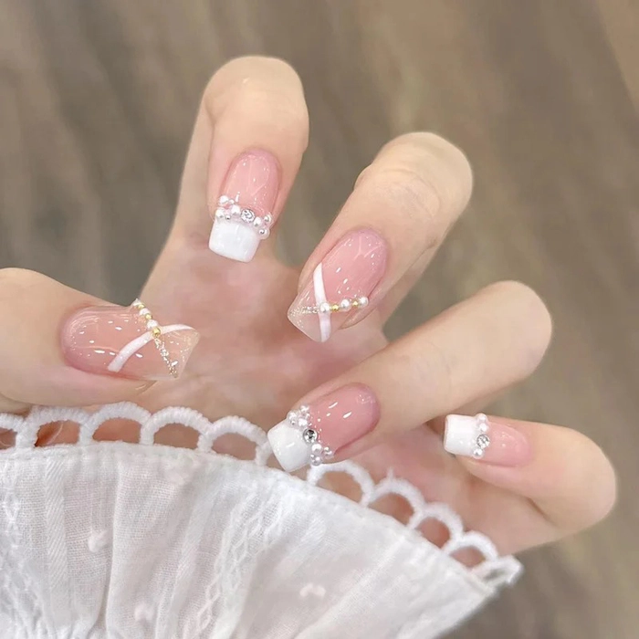 Nail trắng hồng pastel hot hit