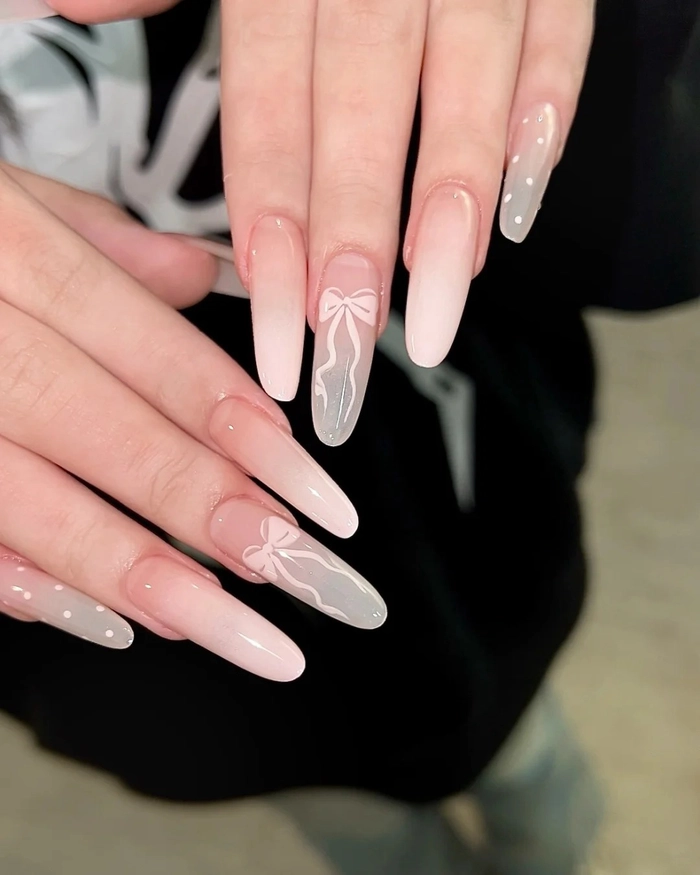 Nail trắng hồng viền mảnh đẹp
