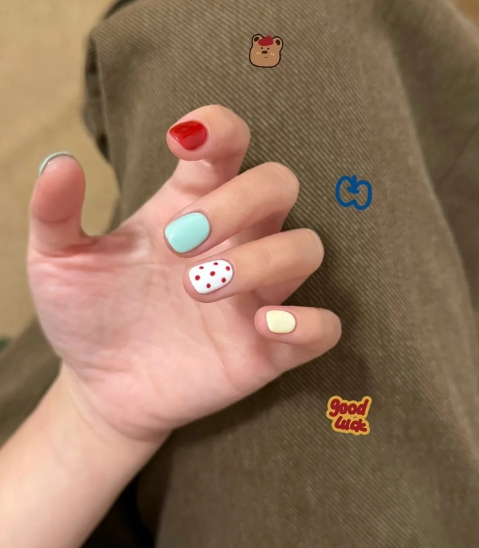 Những mẫu nail đẹp cho móng ngắn da ngăm