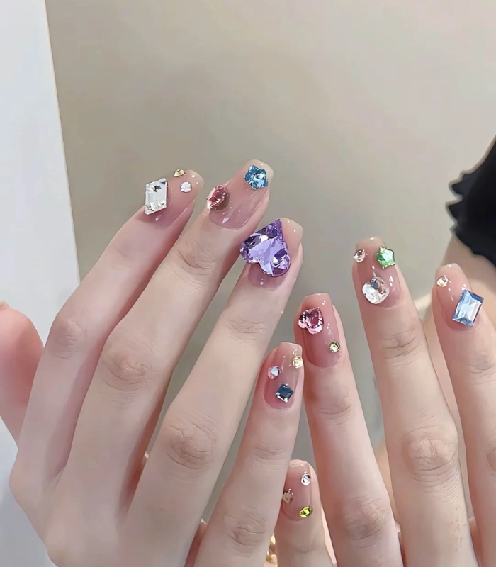 Những mẫu nail đẹp cho móng ngắn nền bóng