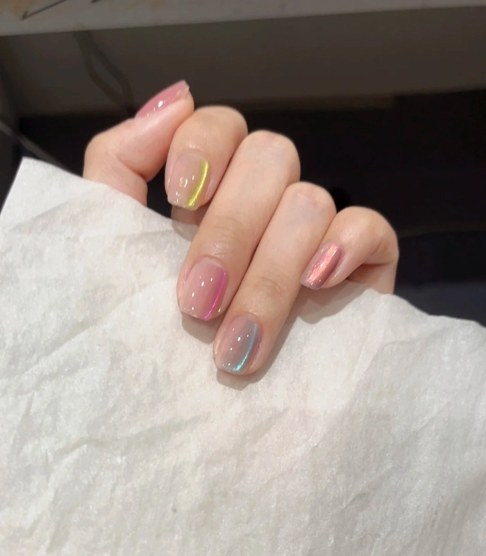 Những mẫu nail đẹp đơn giản cho móng ngắn trắng sữa