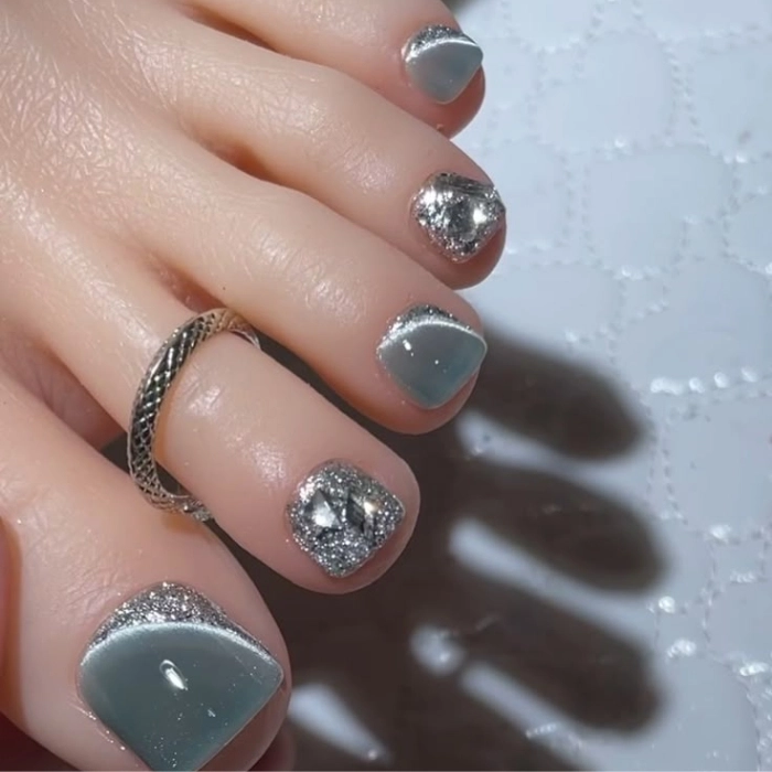 Sơn gel móng chân xanh ngọc trendy