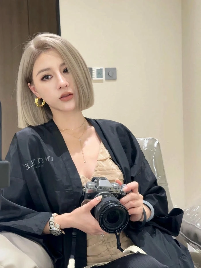 ảnh gái xinh tóc ngắn bạch kim