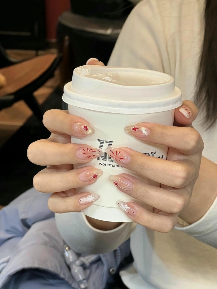 ảnh mẫu nail tay vẽ nhẹ nhàng