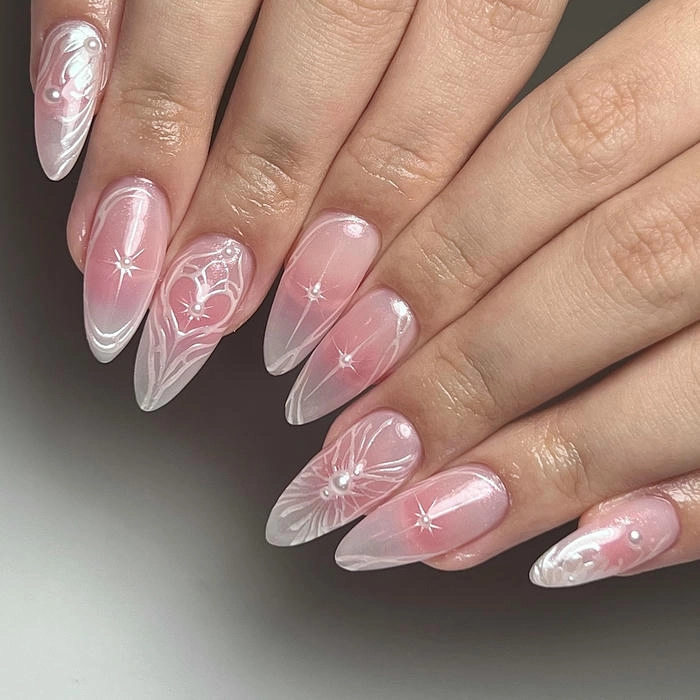 ảnh nail tay vẽ nhẹ nhàng