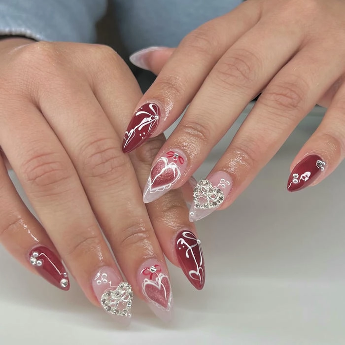 ảnh nail tay vẽ và đính đá